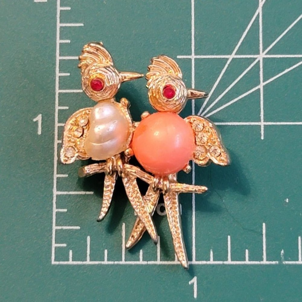 Vintage jelly belly small woodpecker brooch pin